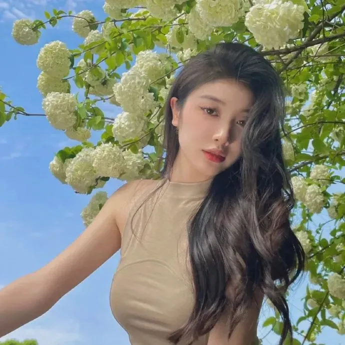 日系职场穿搭 - 优雅职业女性形象